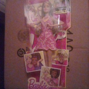 Barbie Light-Up Heart Doll Valentine Girl "I HEART making new friends" DNC16